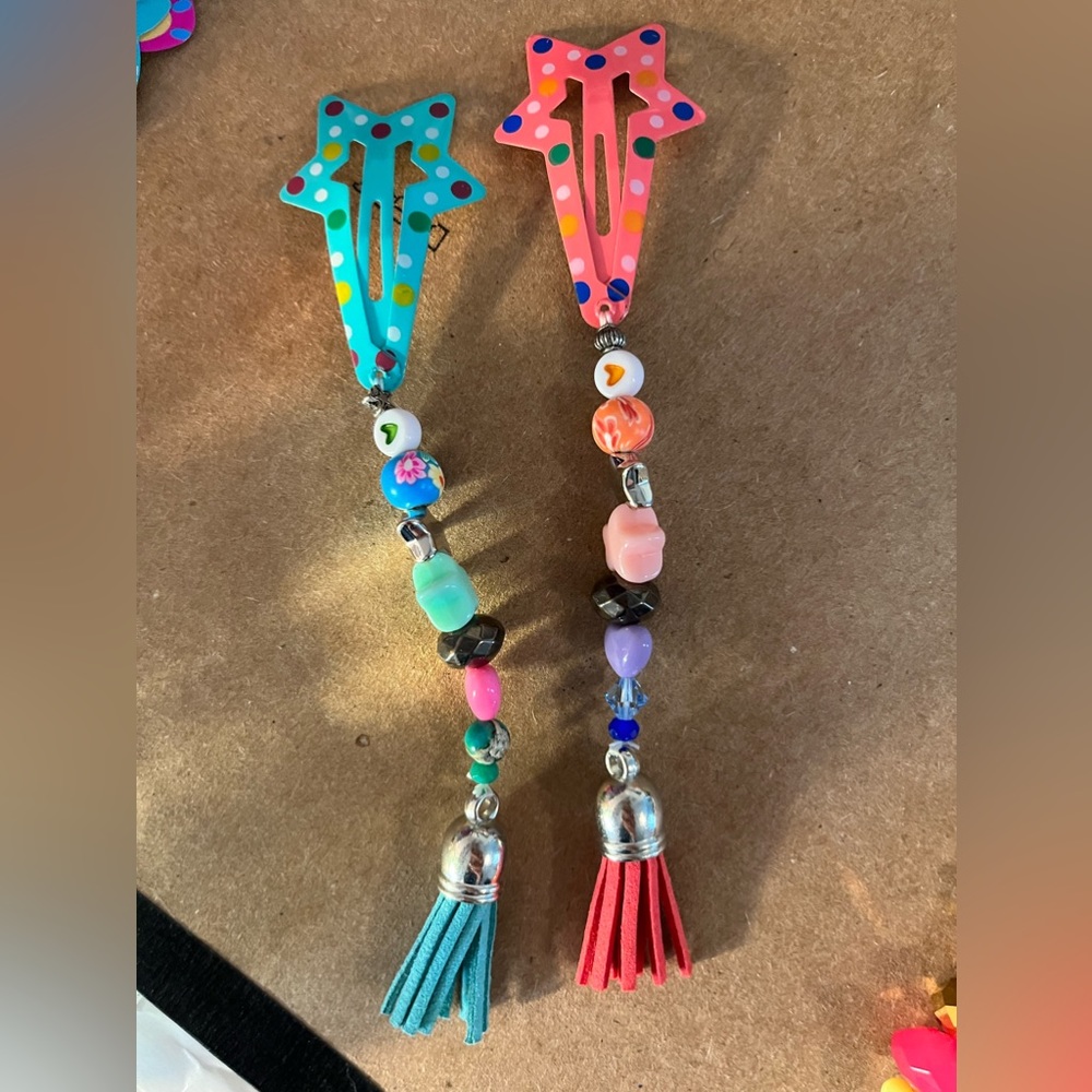 2 star dangle snap barrettes